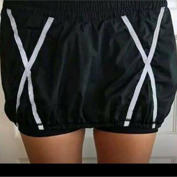 Lululemon skort - Picture 2 of 5